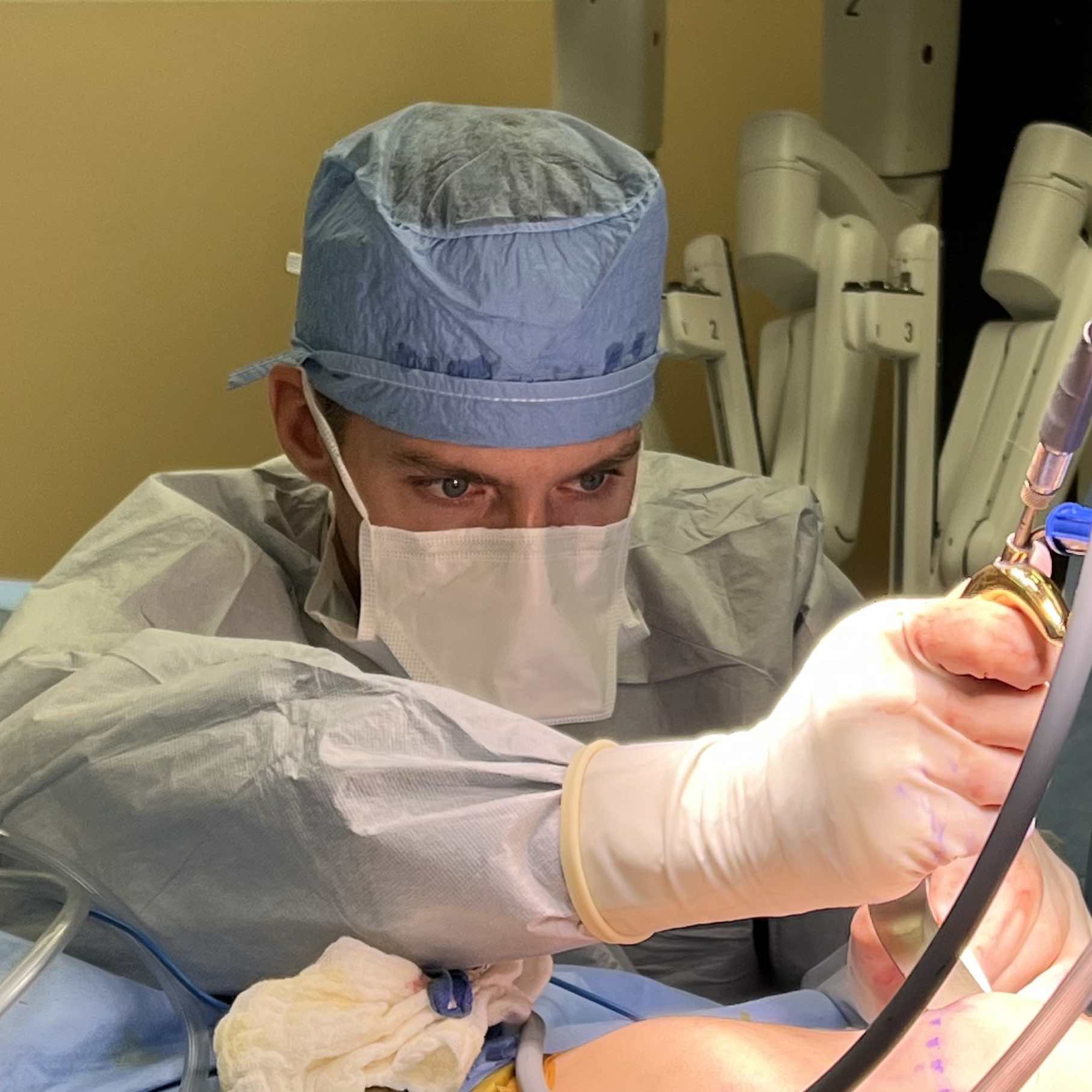 Dr. Mark Gruszynski performing a Breast Augmentation